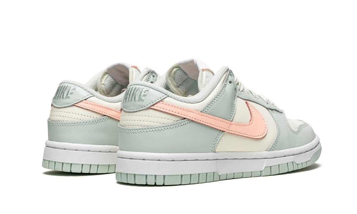 NIKE DUNK LOW BARELY GREEN (W)