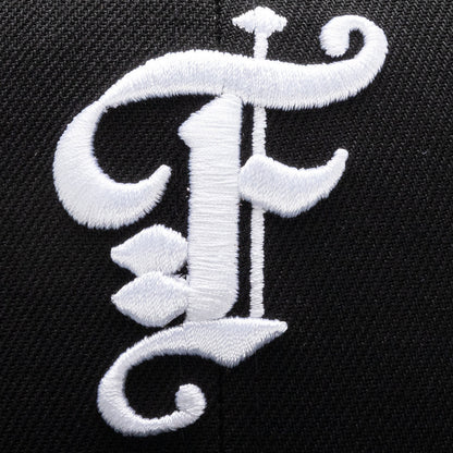 Feature x New Era 59FIFTY Fitted Old English F Calabasas - Black/White