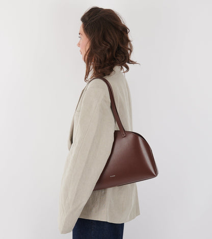 Curve Shoulder Medium Back Dark Earth